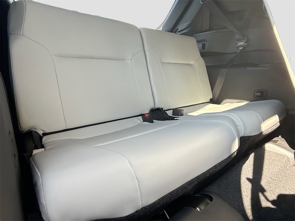 New 2025 Mitsubishi Outlander SE image 29