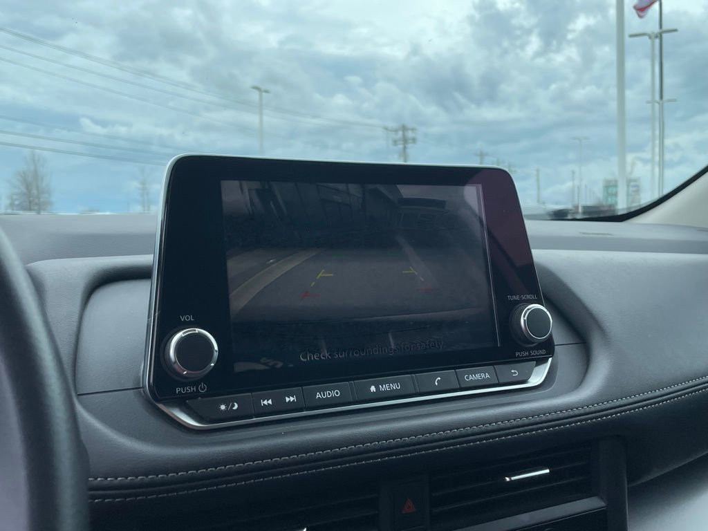 Used 2024 Nissan Rogue SV image 16