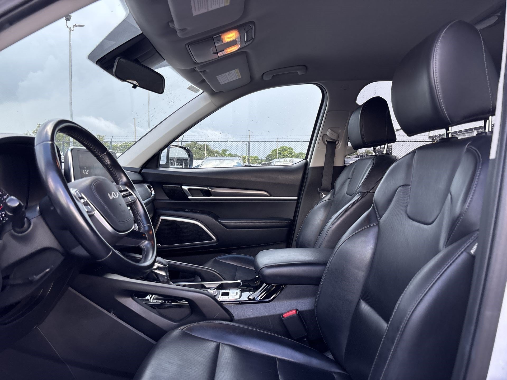 Used 2022 Kia Telluride LX FWD image 13