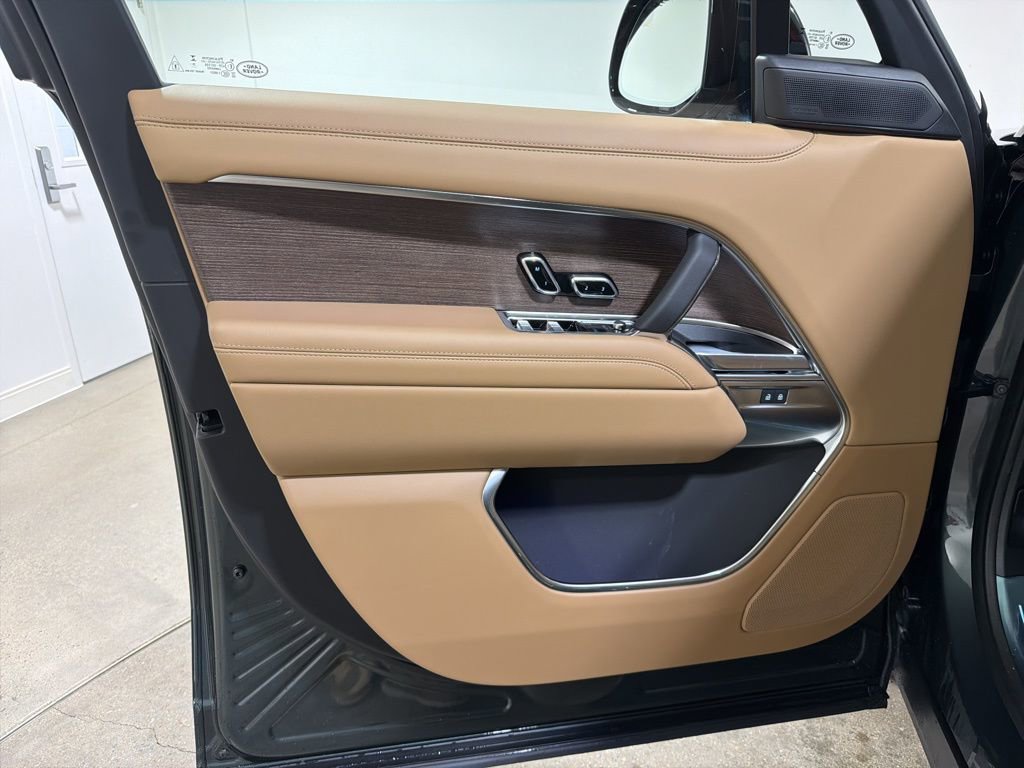 New 2026 Land Rover Range Rover SE image 9
