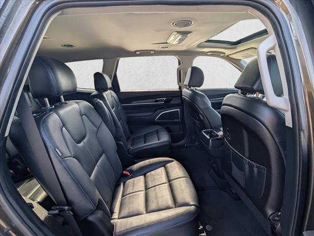 Used 2023 Kia Telluride EX w/ EX Captain's Chair Package image 19