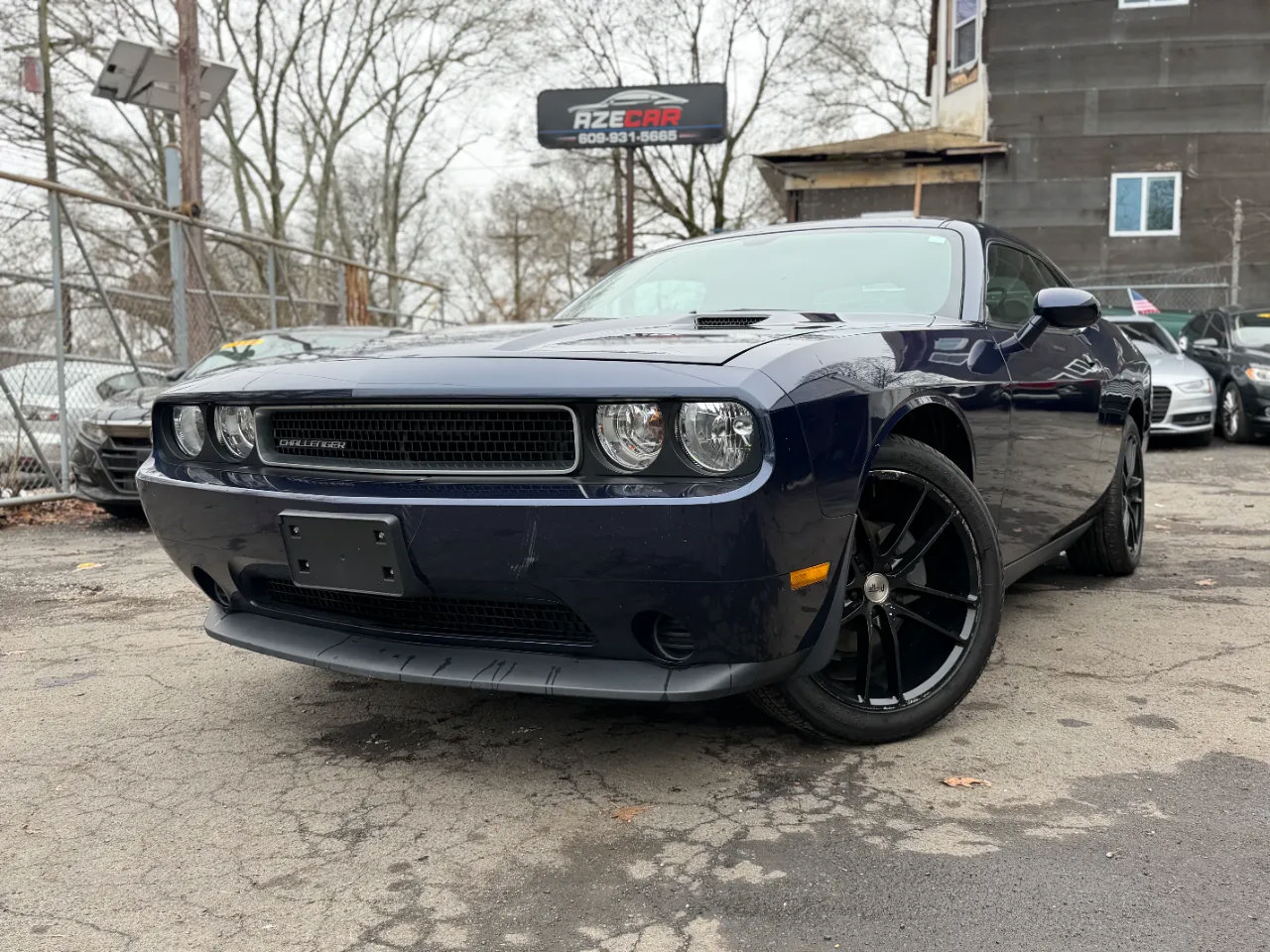 Used 2014 Dodge Challenger SXT RWD image 4