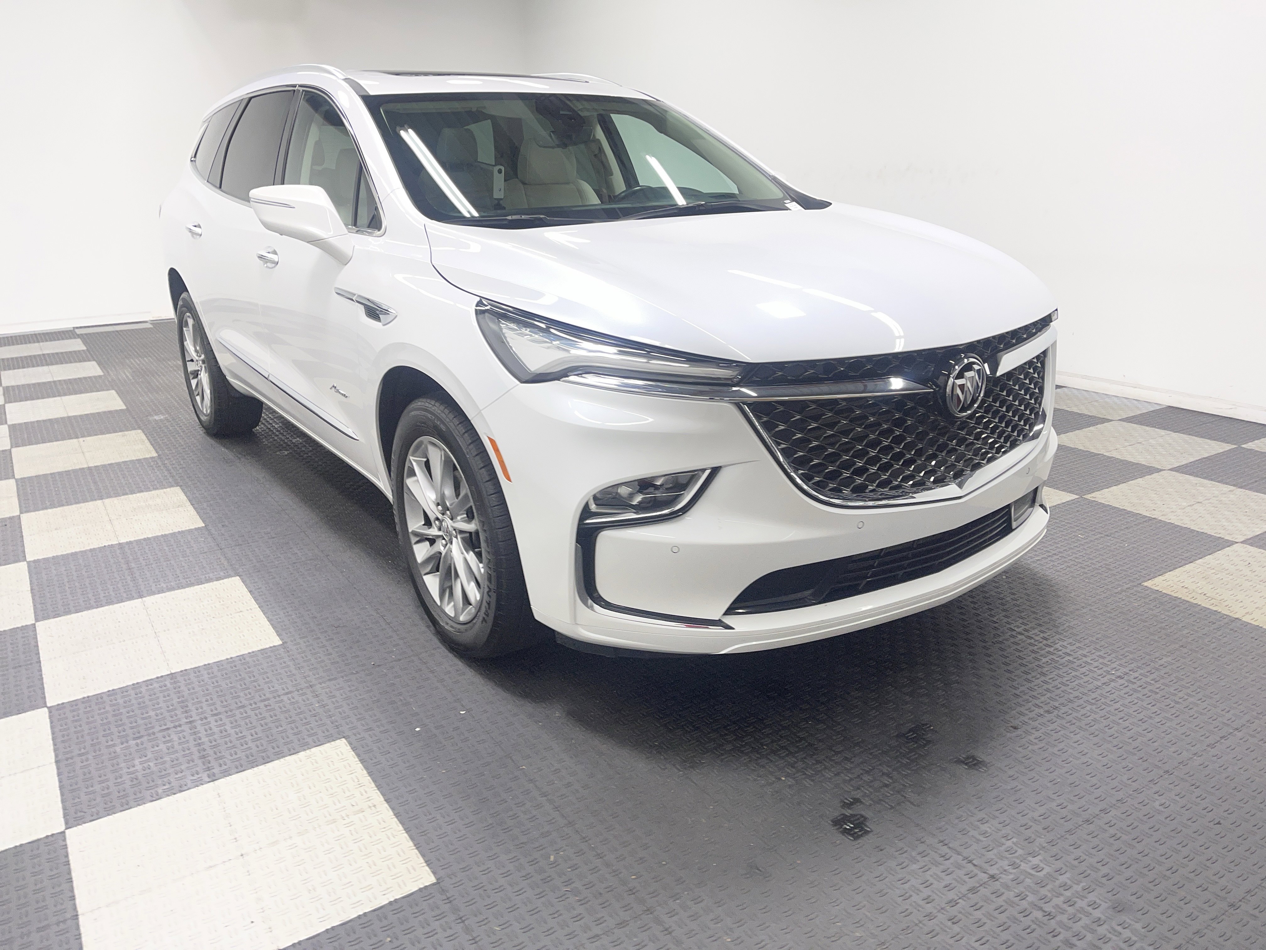 Used 2023 Buick Enclave Avenir w/ Avenir Technology Package AWD/4WD image 6