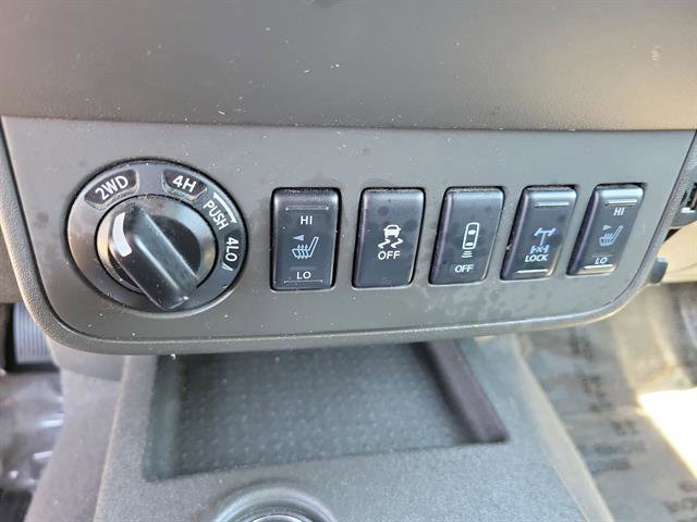 Used 2020 Nissan Frontier PRO-4X w/ Pro-4x Utility Package AWD/4WD image 14