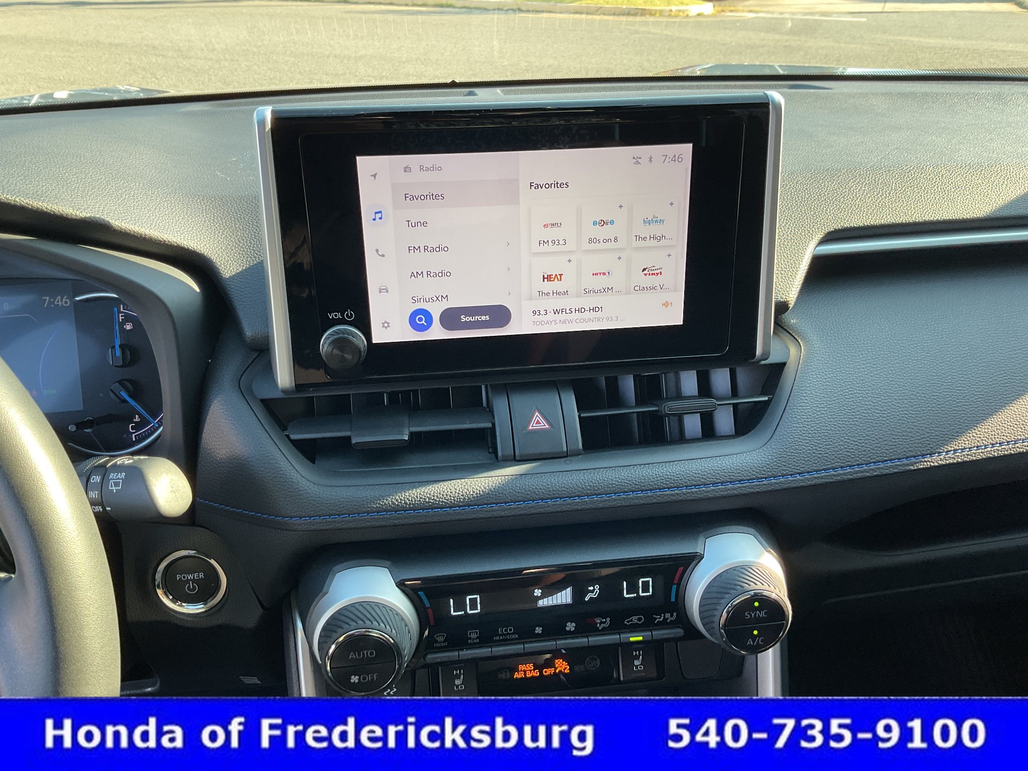 Used 2023 Toyota RAV4 SE w/ Convenience Package AWD/4WD image 32