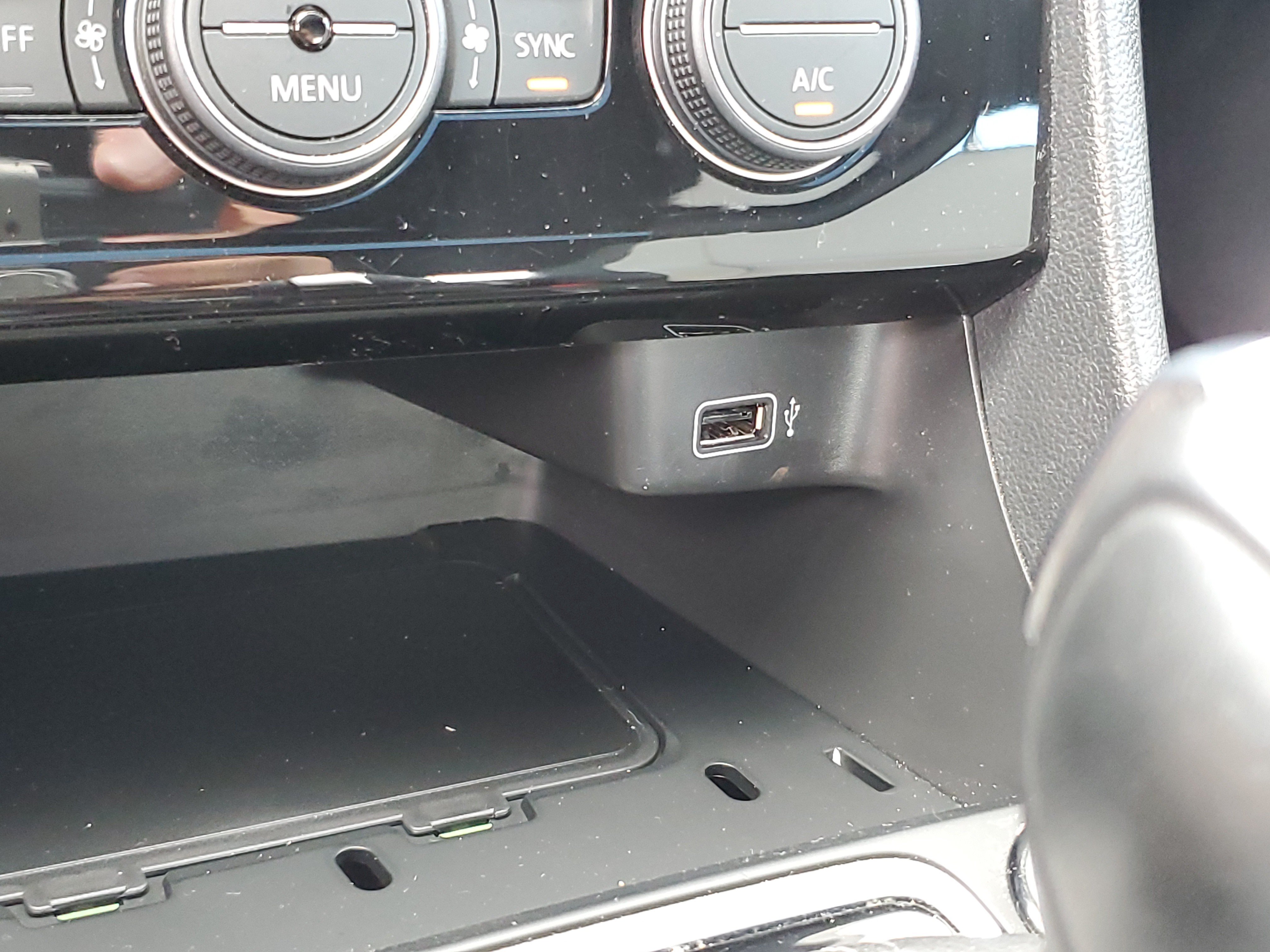 Used 2019 Volkswagen Jetta R-Line w/ R-Line Cold Weather Package FWD image 27