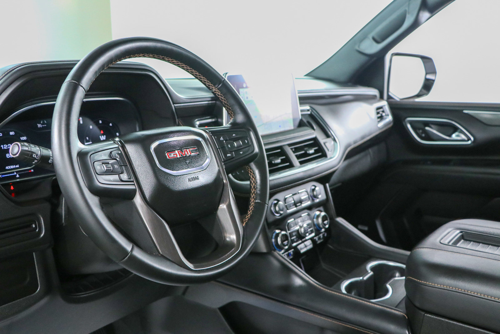 Used 2024 GMC Yukon AT4 AWD/4WD image 26