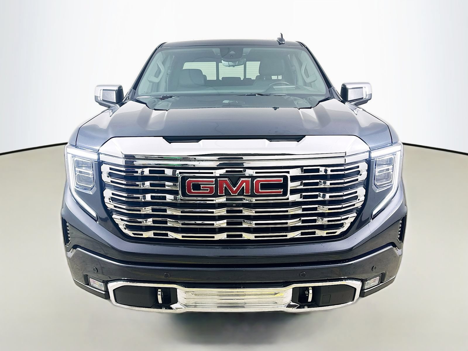 Used 2022 GMC Sierra 1500 Denali w/ Technology Package AWD/4WD image 2