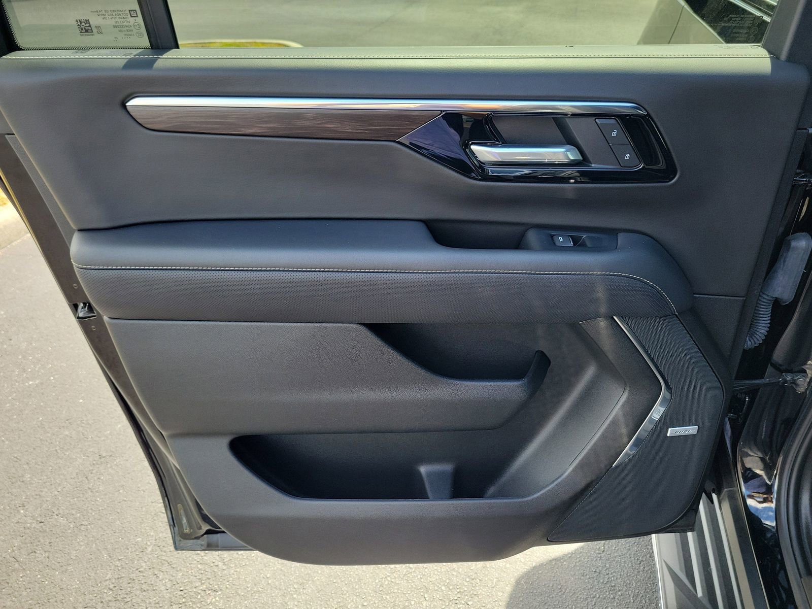 Used 2025 Chevrolet Suburban Premier AWD/4WD image 9