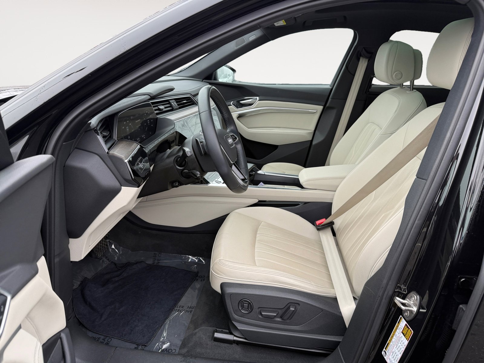 Used 2023 Audi e-tron Premium Plus w/ Premium Plus Package image 10