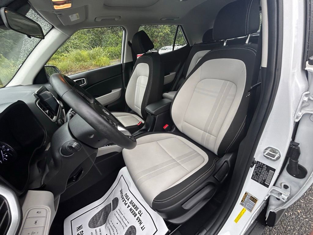 Used 2022 Hyundai Venue SEL image 11