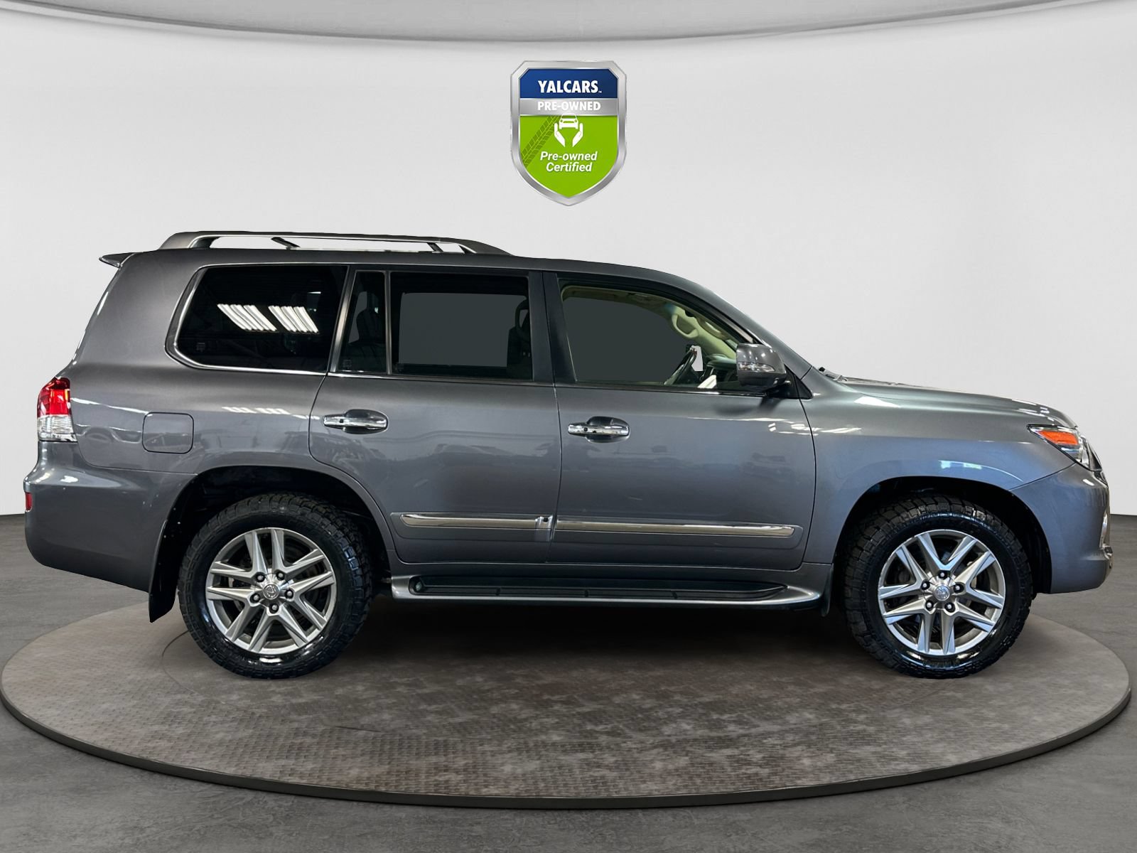 Used 2013 Lexus LX 570 4WD w/ Luxury Pkg image 6