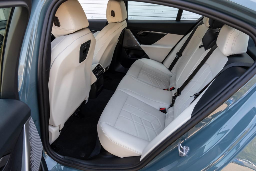 Used 2025 BMW 530i xDrive w/ Premium Package image 28