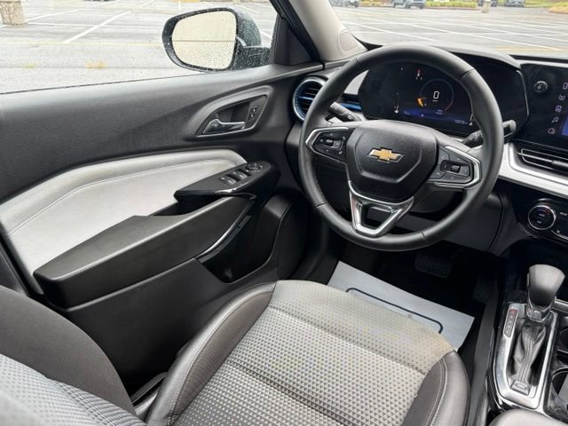 Used 2026 Chevrolet Trax LT w/ LT Convenience Package FWD image 30