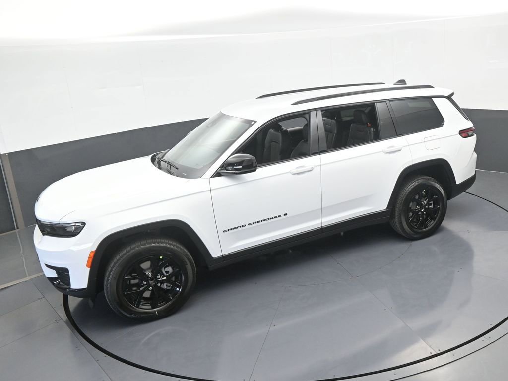Used 2025 Jeep Grand Cherokee L Laredo image 39