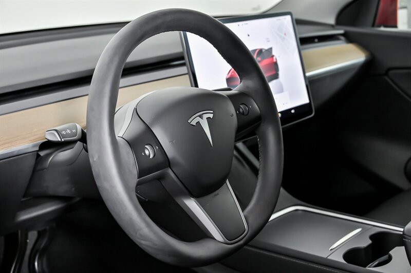 Used 2022 Tesla Model Y Long Range image 21