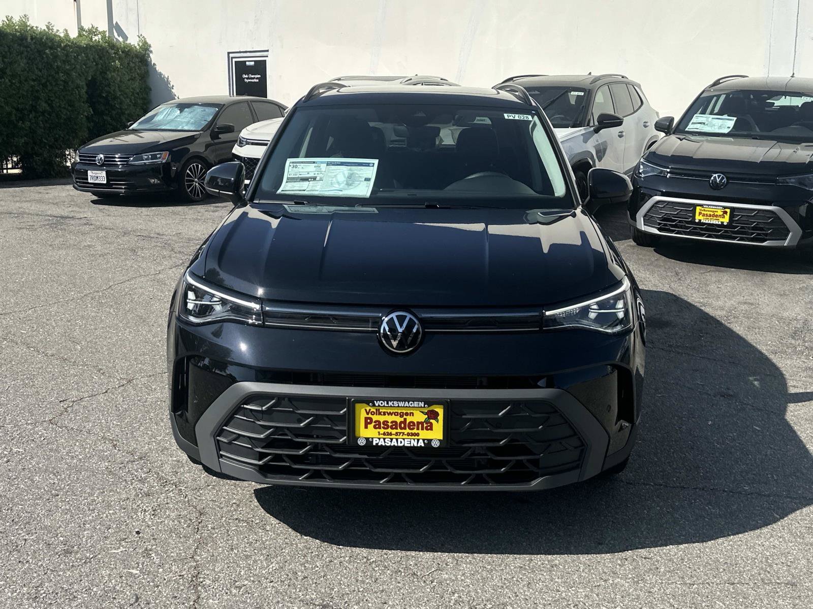 New 2027 Volkswagen Taos SE FWD image 2