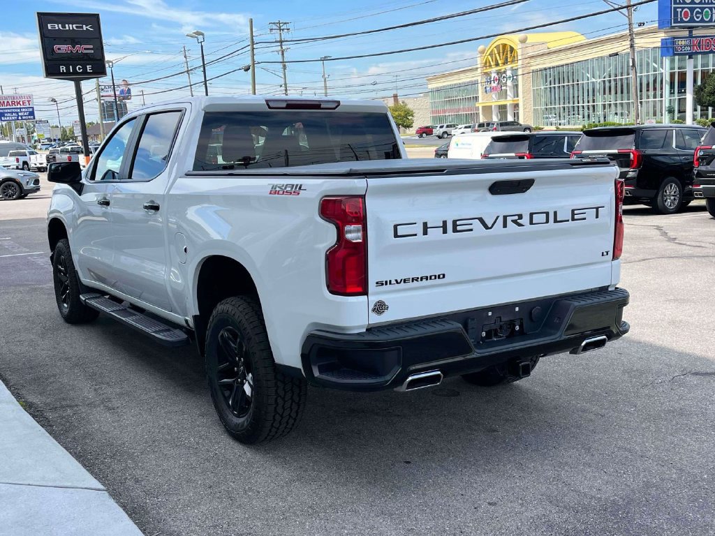 Certified 2022 Chevrolet Silverado 1500 LT Trail Boss w/ LPO, Dark Essentials Package AWD/4WD image 5