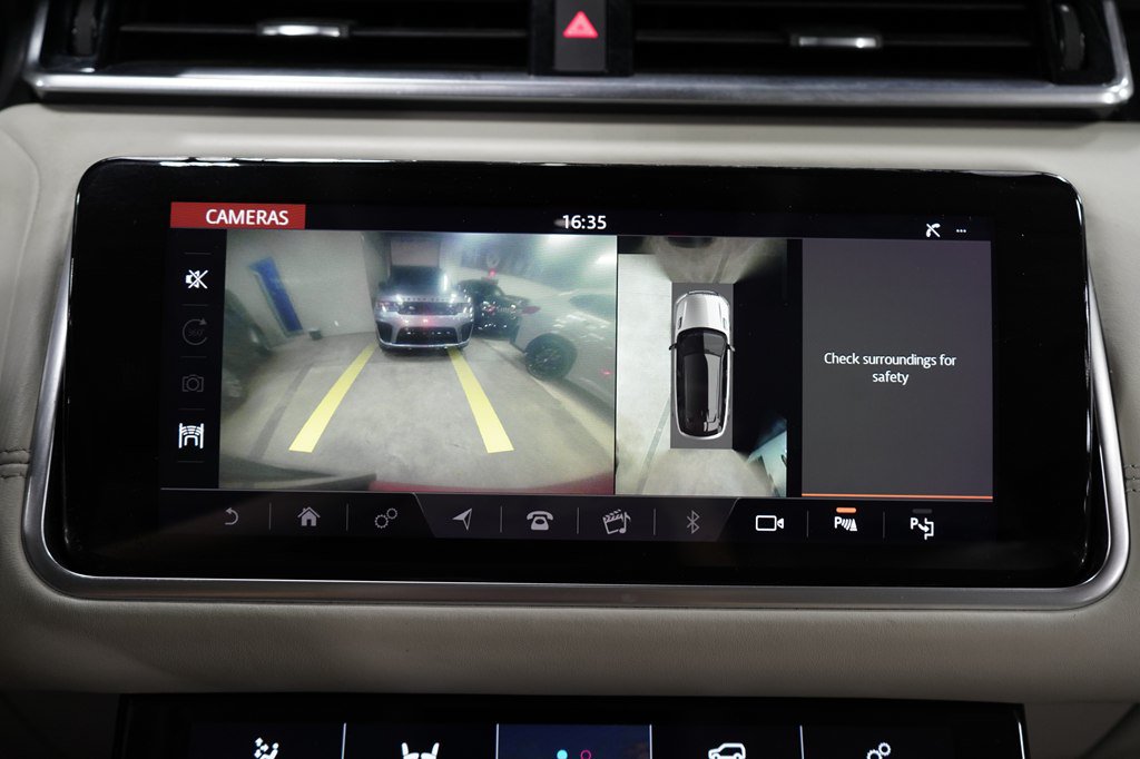 Used 2019 Land Rover Range Rover Velar R-Dynamic SE AWD/4WD image 14