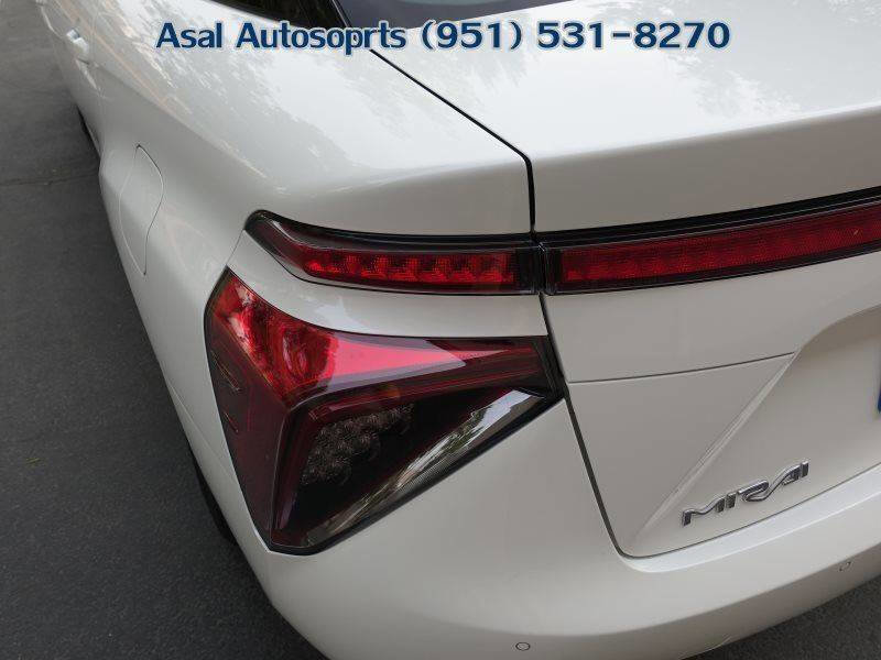 Used 2017 Toyota Mirai FWD image 14