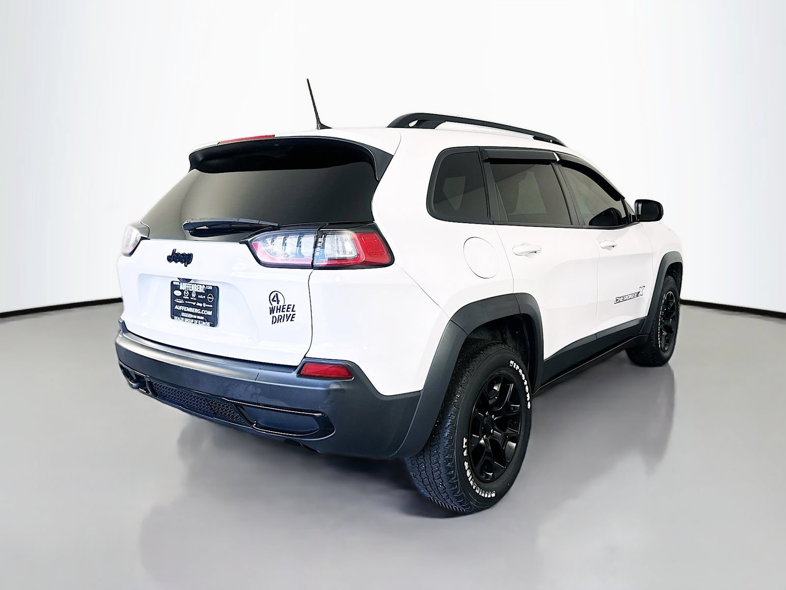 Used 2022 Jeep Cherokee Latitude AWD/4WD image 7