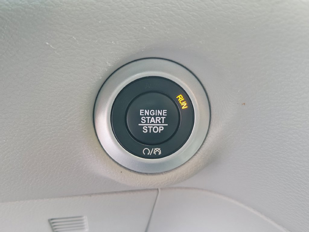 Used 2024 Chrysler Pacifica Touring-L FWD image 37