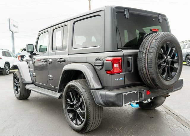 Used 2023 Jeep Wrangler Unlimited Sahara w/ Cold Weather Group AWD/4WD image 8