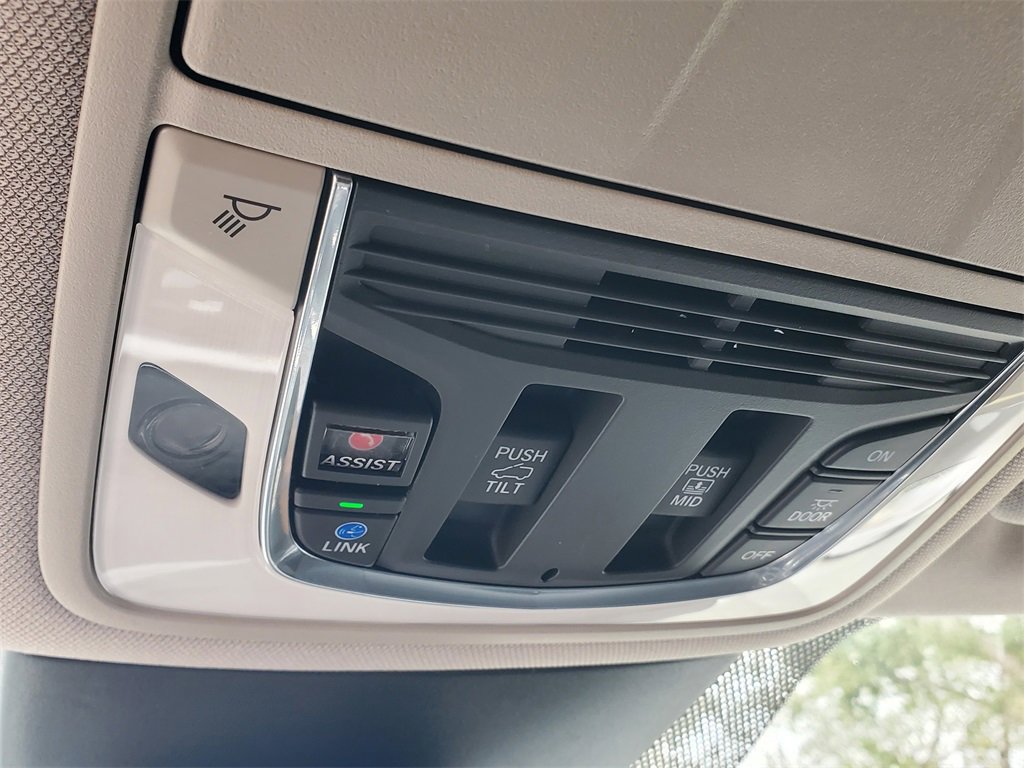 Used 2023 Acura MDX FWD image 34