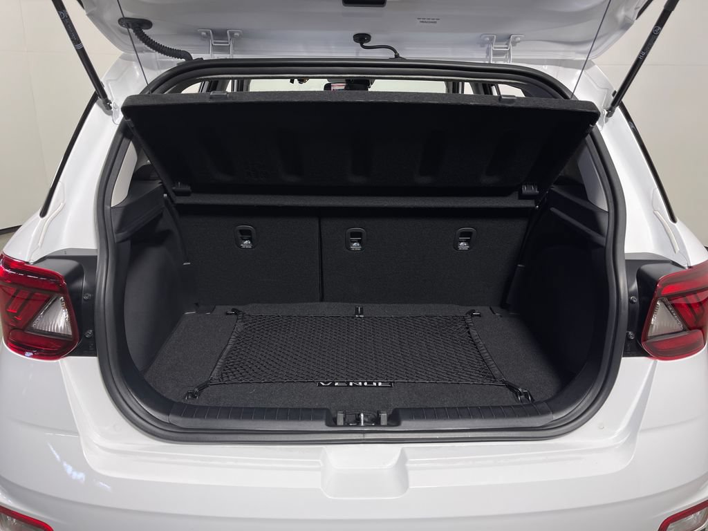 Certified 2025 Hyundai Venue SEL FWD image 10