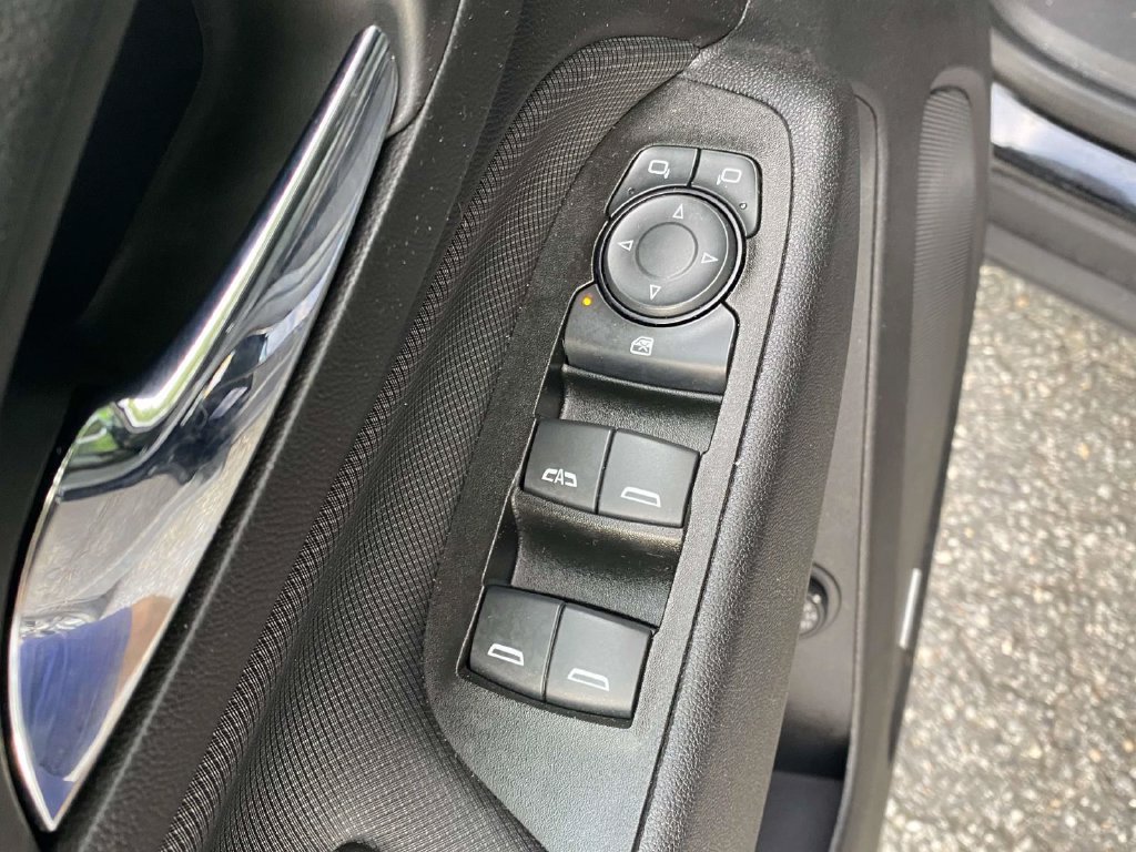 Used 2023 Chevrolet Equinox RS w/ RS Leather Package AWD/4WD image 17