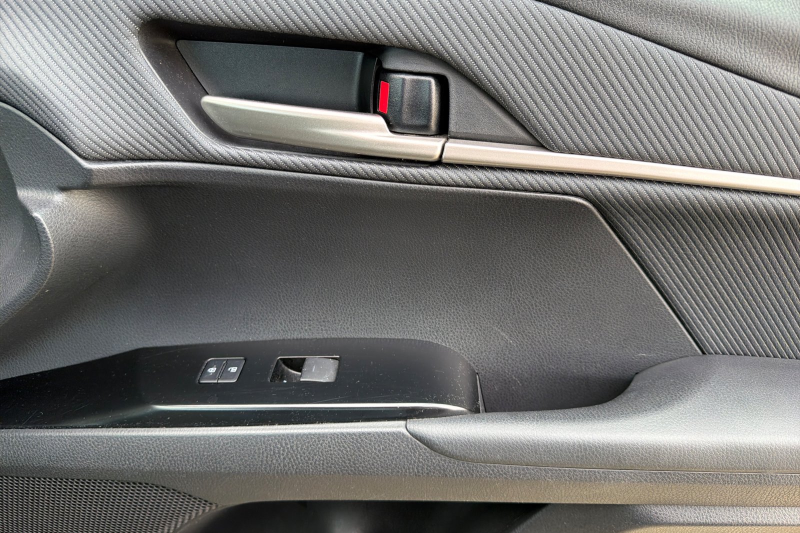 Used 2025 Toyota Camry SE FWD image 21