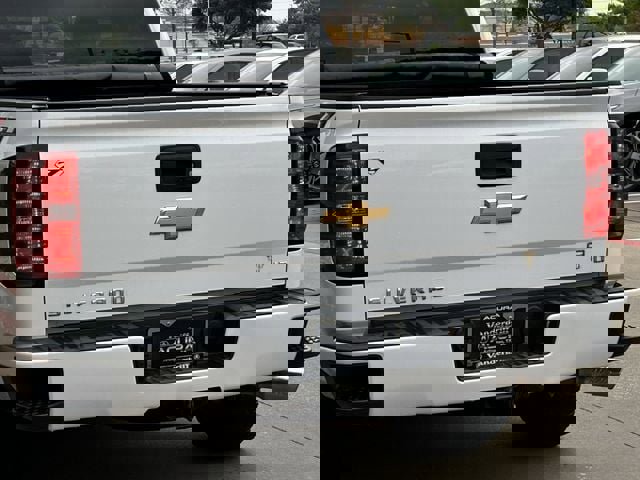 Used 2018 Chevrolet Silverado 1500 LT w/ Texas Edition image 6