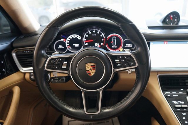 Used 2019 Porsche Panamera 4 image 32