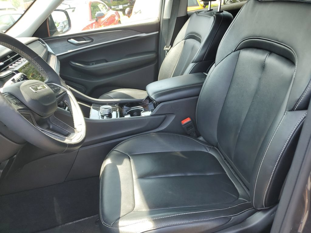 Used 2023 Jeep Grand Cherokee Limited AWD/4WD image 17