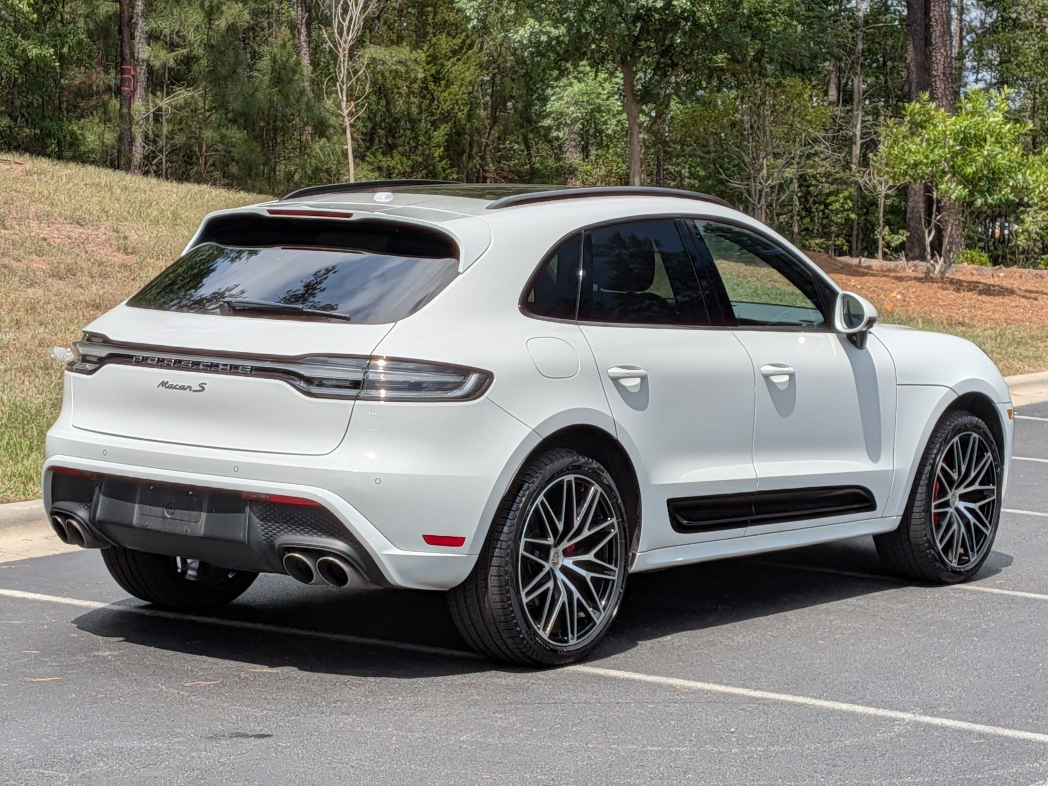 Certified 2024 Porsche Macan S AWD/4WD image 30