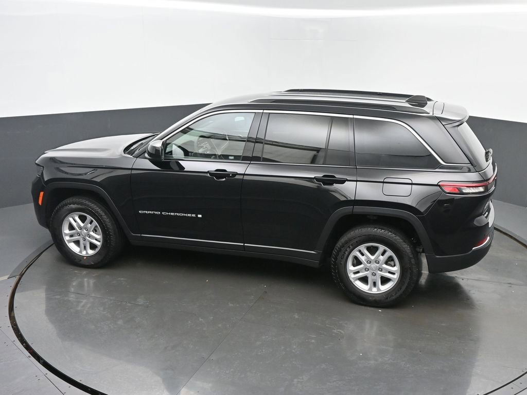 Used 2024 Jeep Grand Cherokee Laredo AWD/4WD image 40