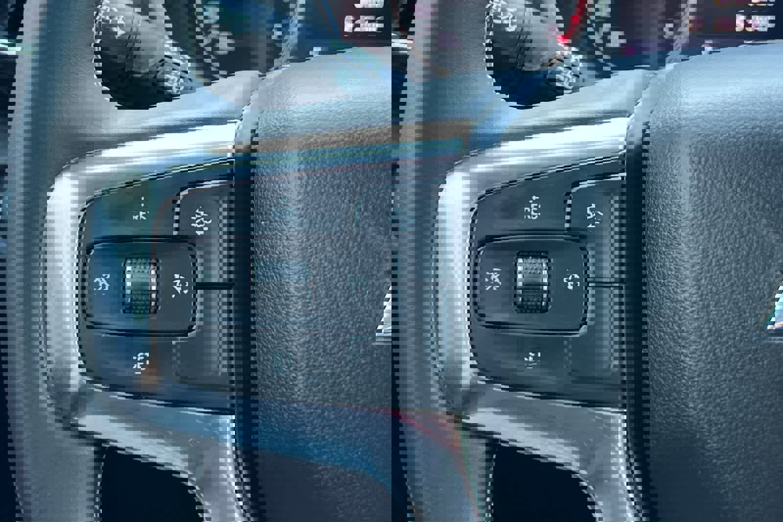 Used 2023 Chevrolet Blazer LT image 30