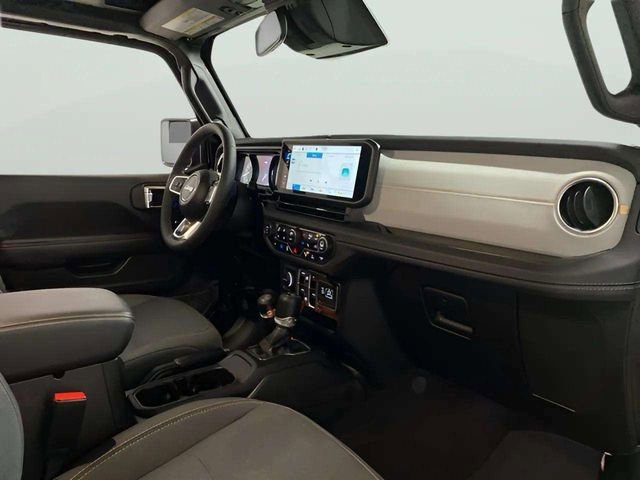 Used 2025 Jeep Wrangler Unlimited Sahara w/ Safety Group image 19