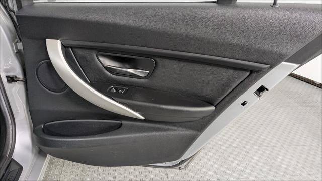 Used 2016 BMW 320i xDrive Sedan AWD/4WD image 21