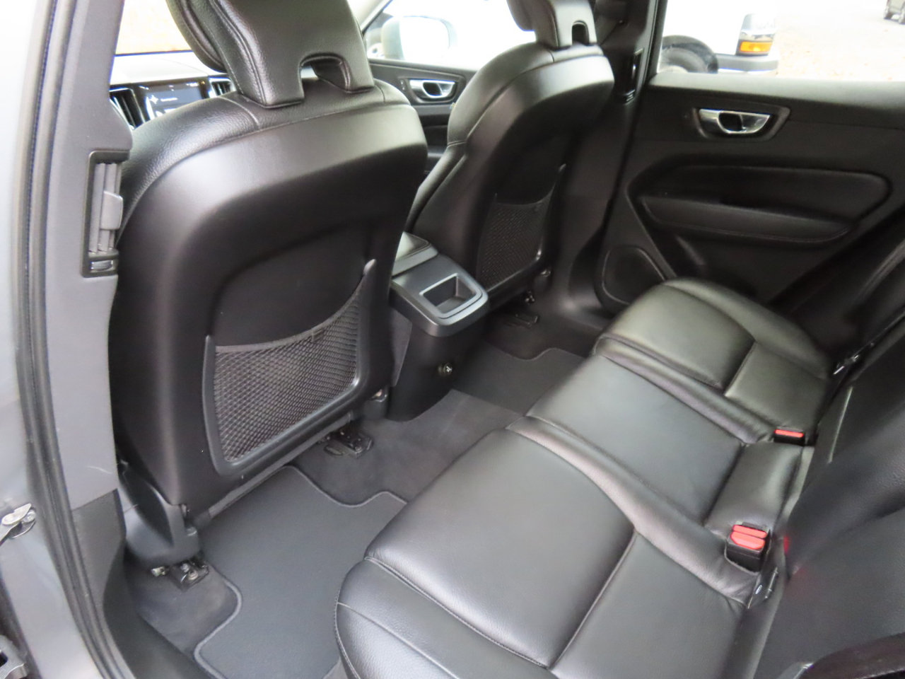 Used 2019 Volvo XC60 T6 Momentum w/ Premium Package image 11