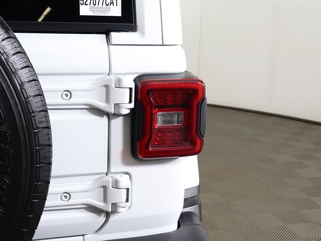 Used 2025 Jeep Wrangler Unlimited Sahara AWD/4WD image 15