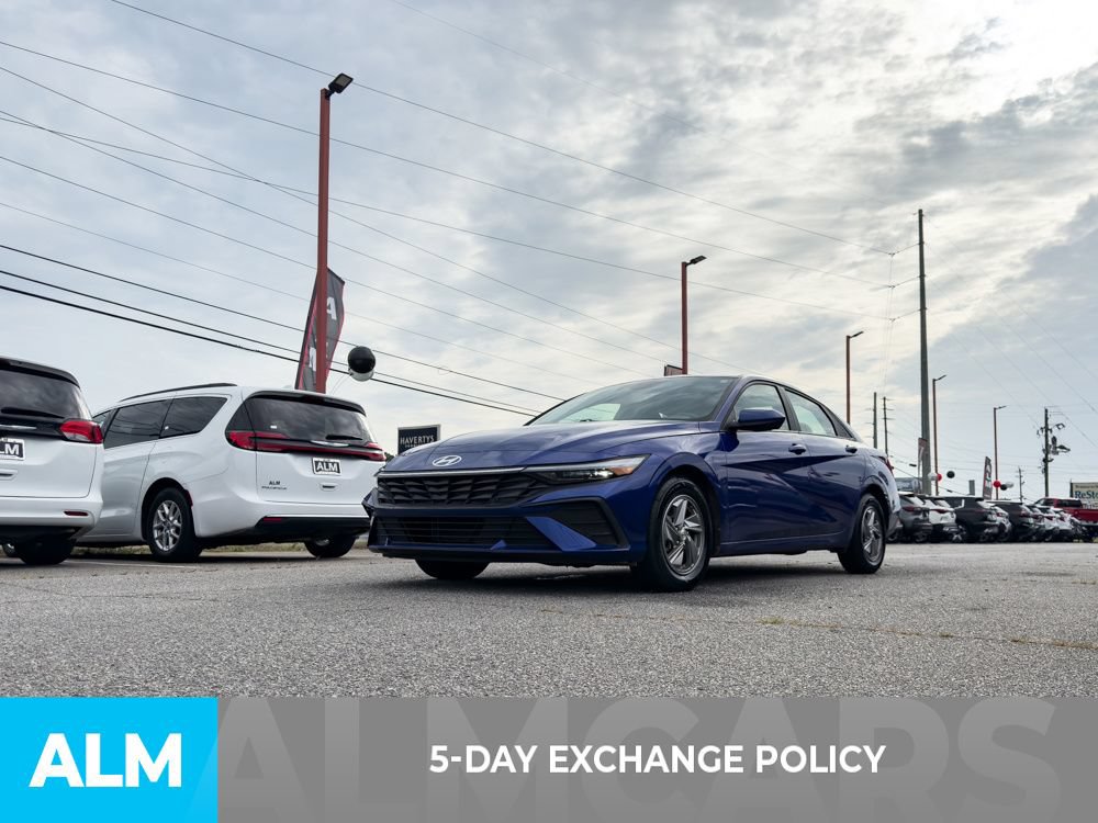 Certified 2024 Hyundai Elantra SE FWD image 3