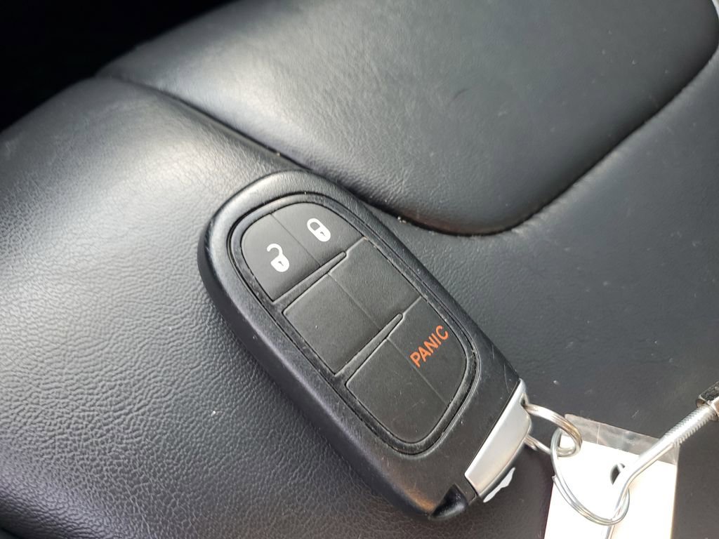 Used 2020 Jeep Cherokee Latitude Plus FWD image 26