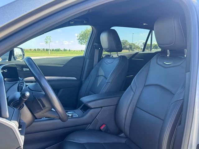 Used 2024 Cadillac XT4 Premium Luxury image 4