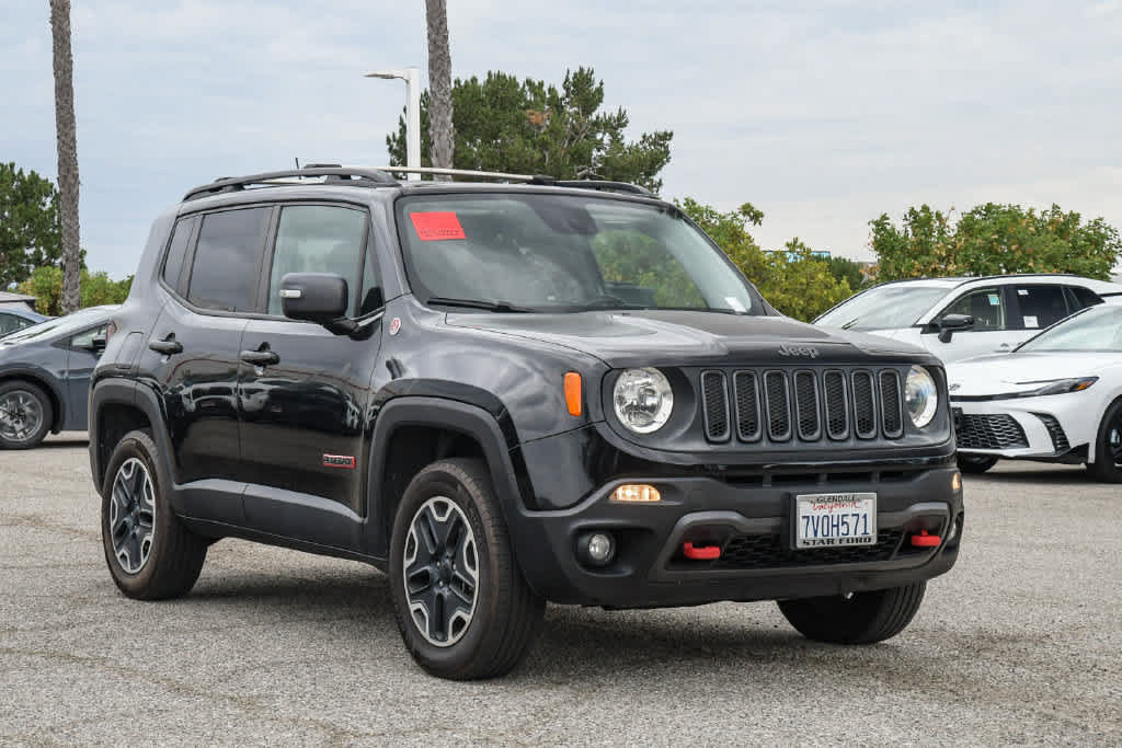 Used 2016 Jeep Renegade Trailhawk w/ Premium Trailhawk Package AWD/4WD image 3