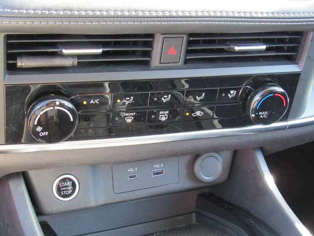 Used 2023 Nissan Rogue S image 22