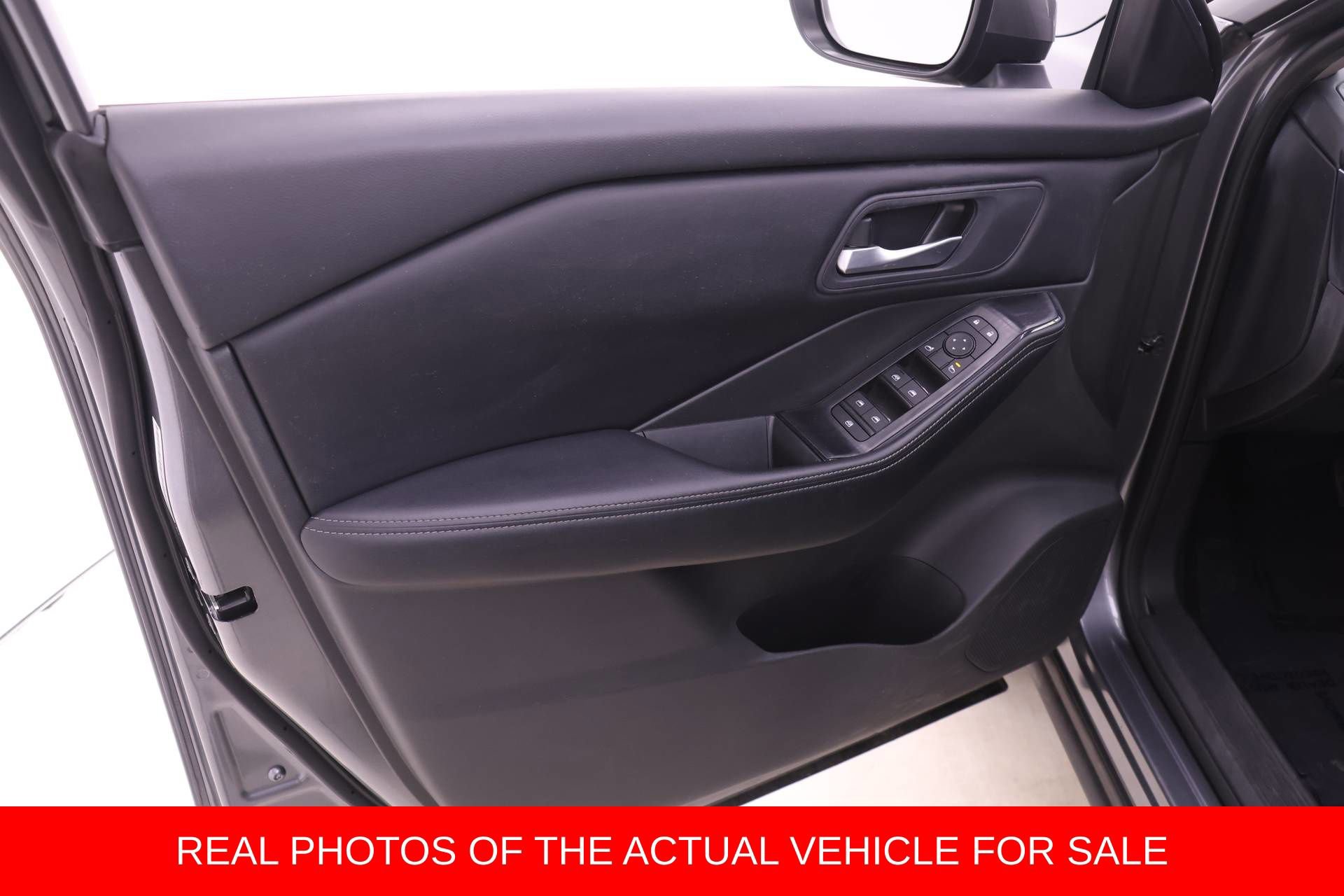 Used 2025 Nissan Rogue SV FWD image 9