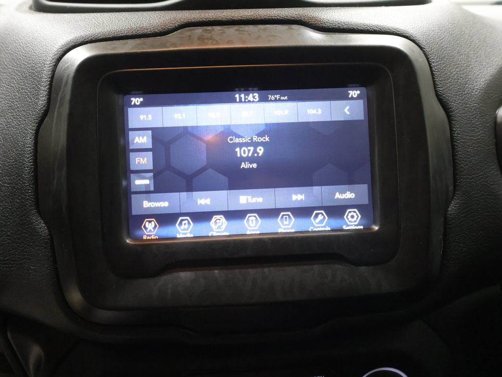 Certified 2018 Jeep Renegade Altitude w/ Safety & Security Group AWD/4WD image 25