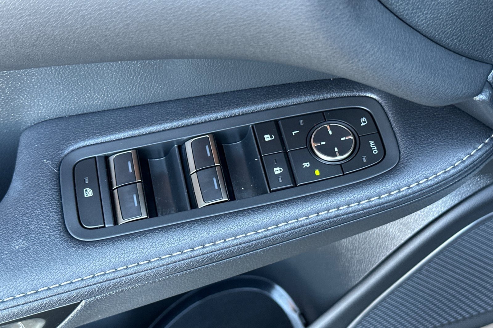 Used 2025 Lexus RX 450h AWD w/ Luxury Package image 17