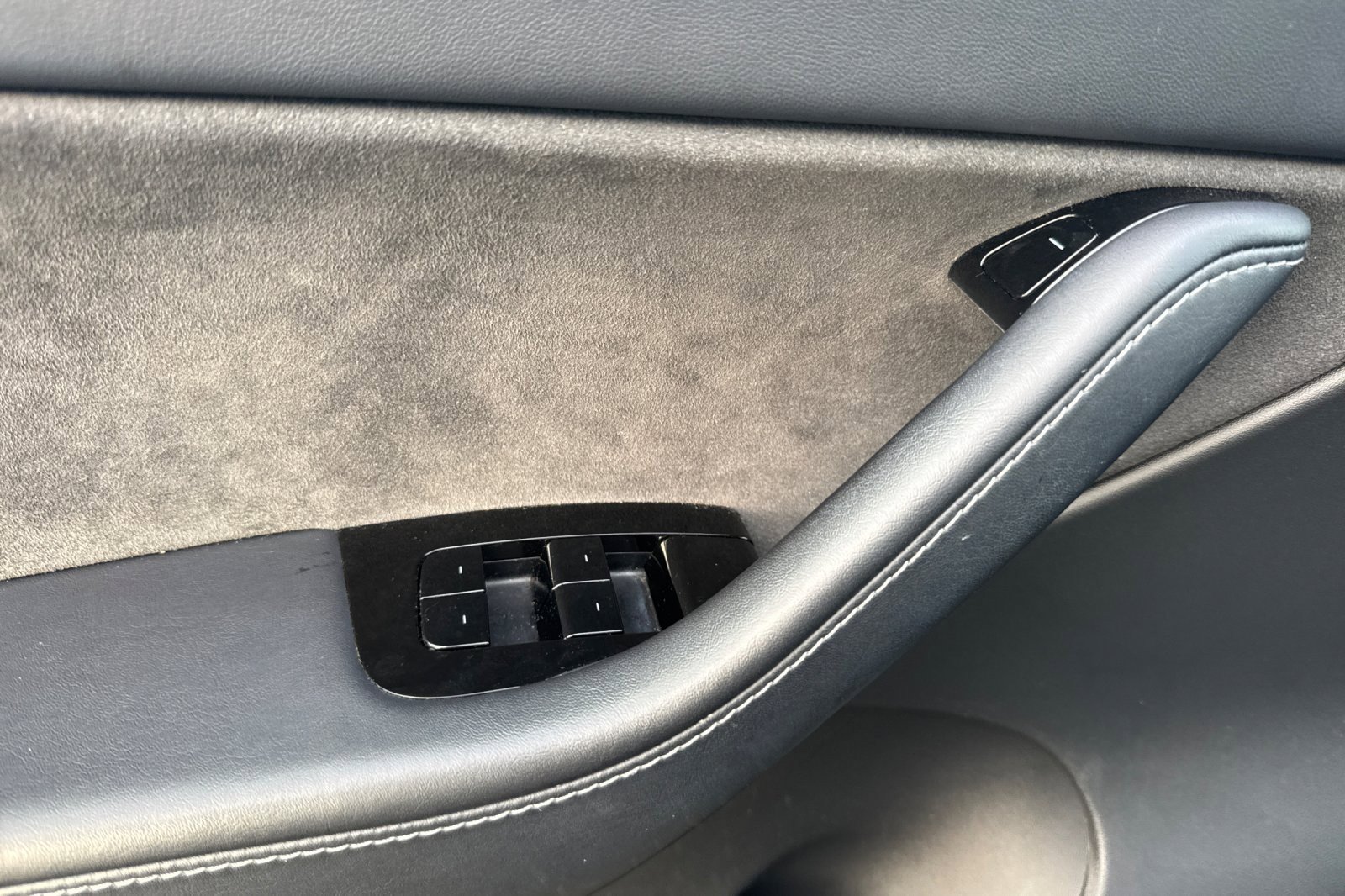 Used 2020 Tesla Model Y Long Range image 8